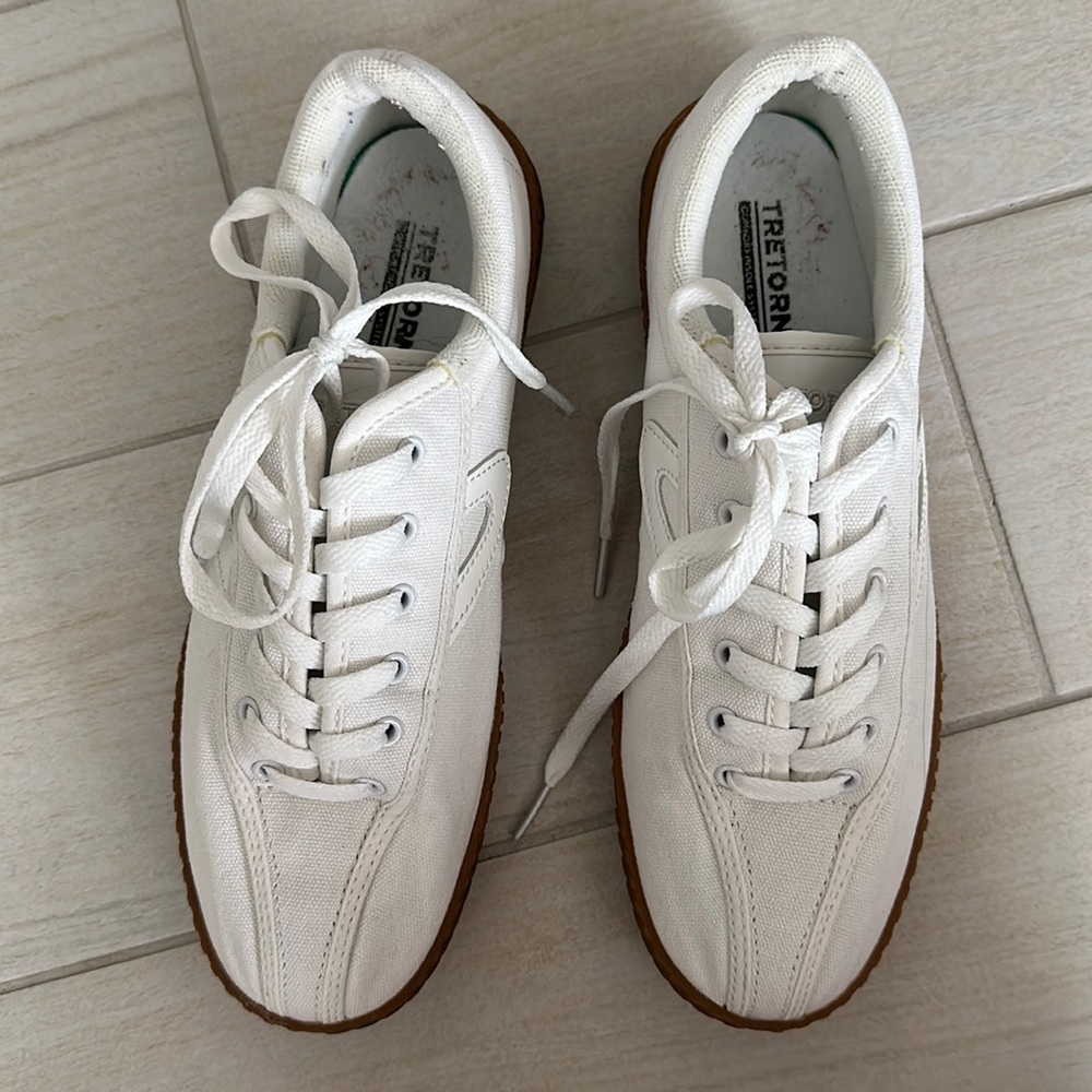 Tretorn canvas women’s sneakers size 9